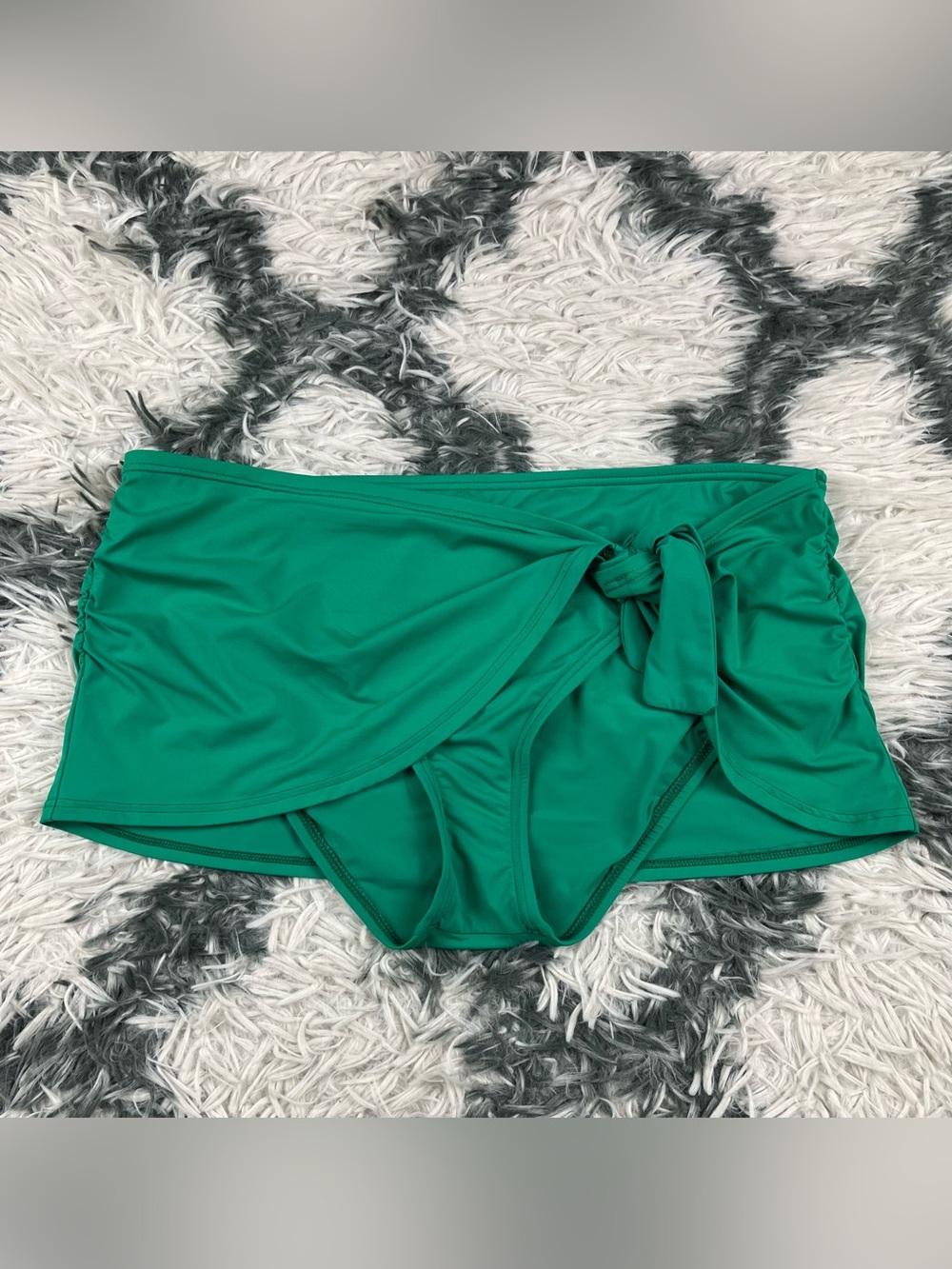 Tommy Bahama Women’s Green Pearl Skirted Hipster Swim Bottom Size Medium